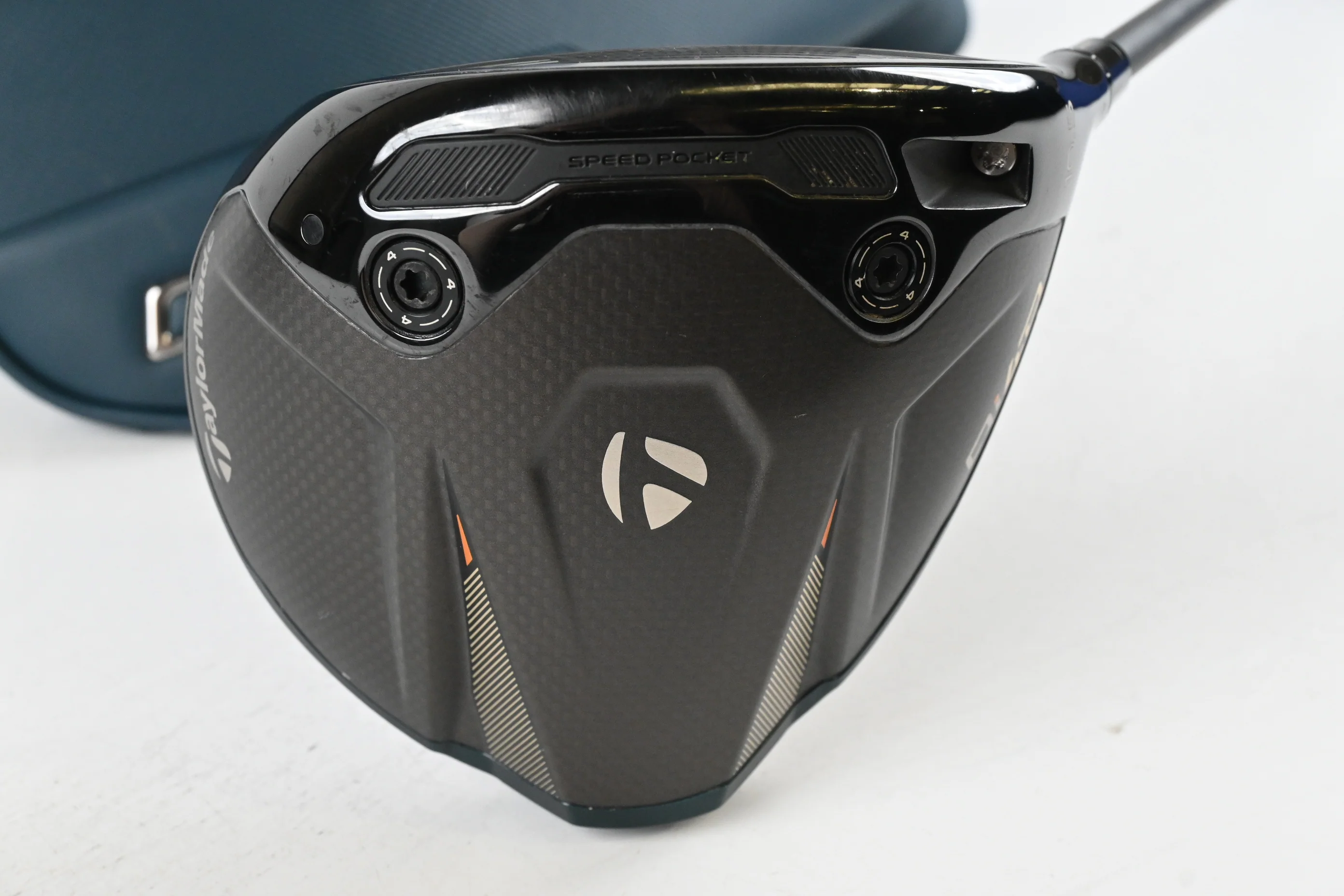 Taylormade Qi4D Driver / 10.5 Degree / Regular Flex REAX Blue 50 Shaft - Image 2