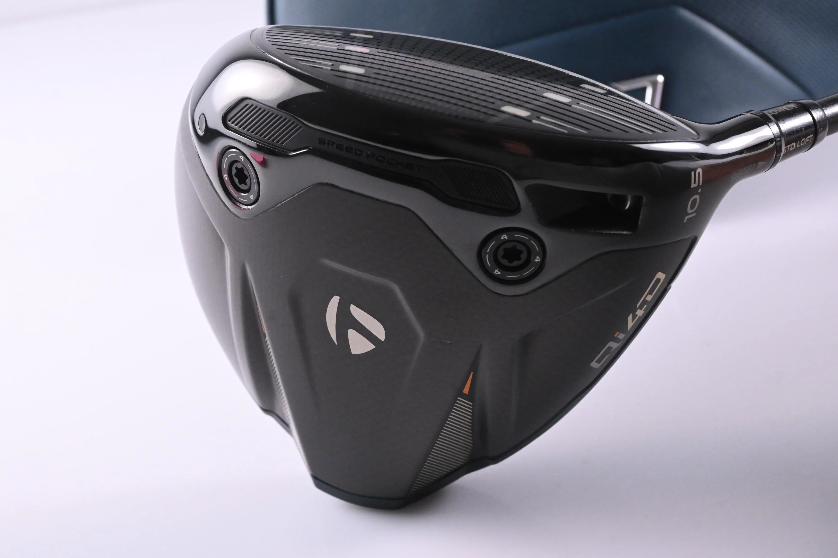 Taylormade Qi4D Driver / 10.5 Degree / Regular Flex Reax White 60 Shaft - Image 2