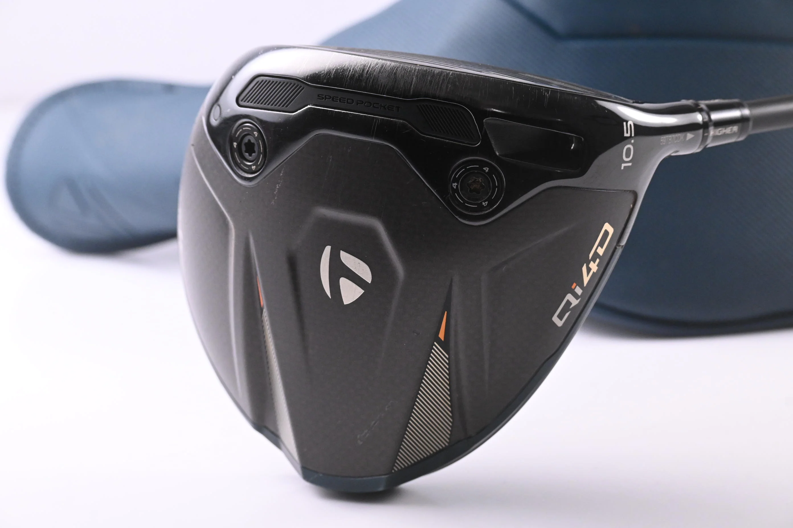 Taylormade Qi4D Driver / 10.5 Degree / Regular Flex Reax Blue 50 Shaft - Image 2