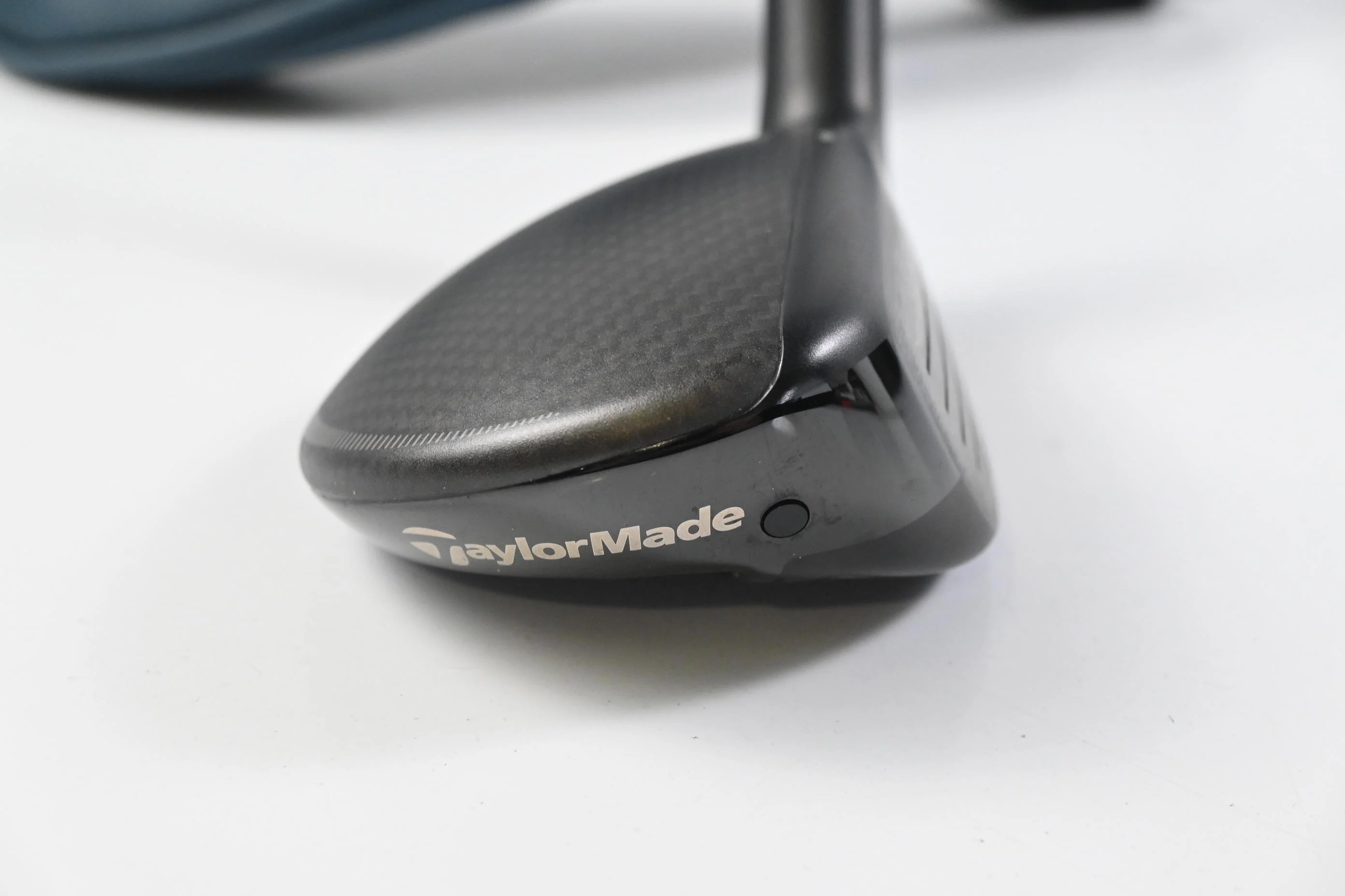 Taylormade Qi4D #4 Hybrid / 22 Degree / Regular Flex Reax 65 Shaft - Image 3