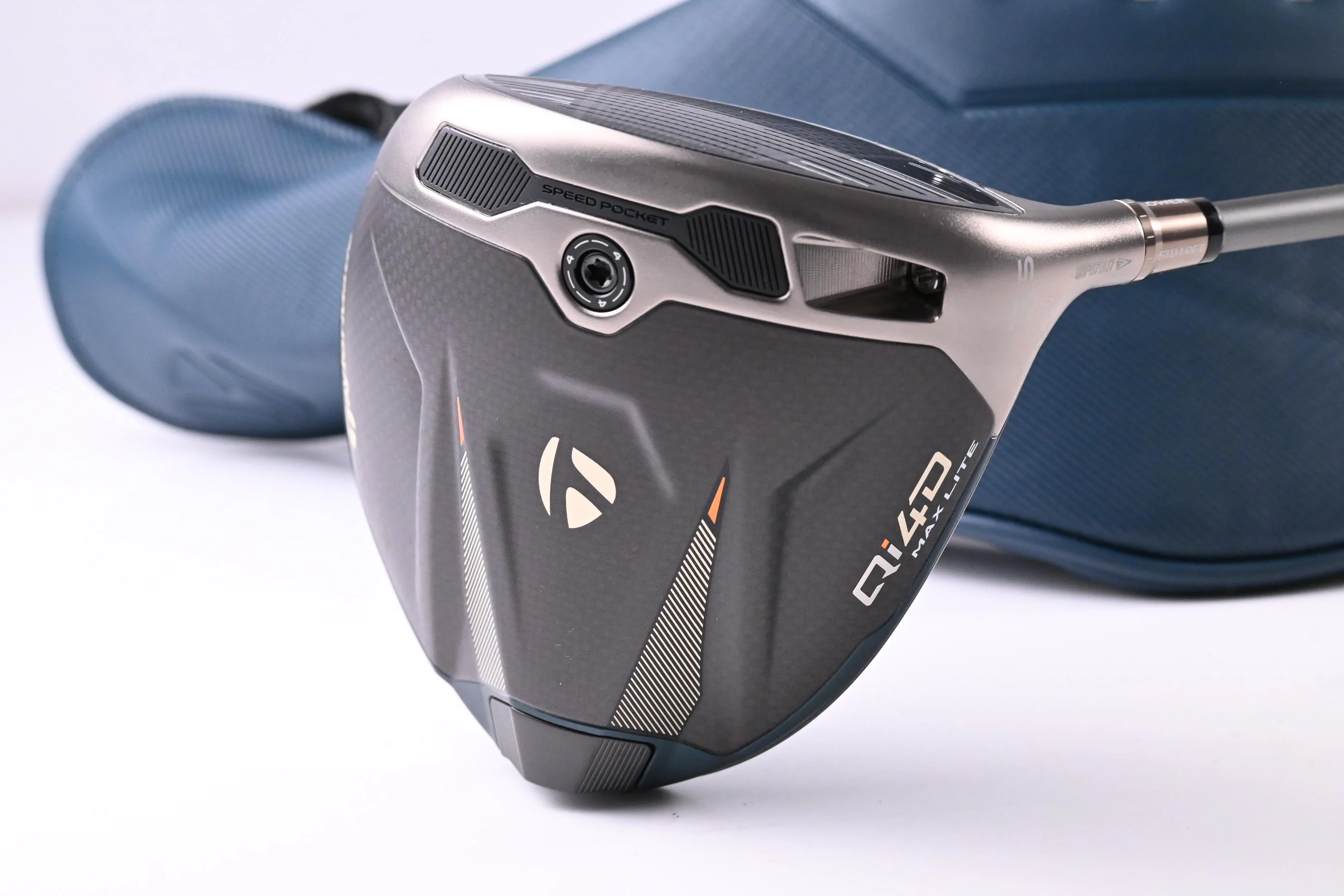 Taylormade Qi4D Max Lite Driver / 10.5 Degree / Regular Flex REAX Blue 40 Shaft - Image 2