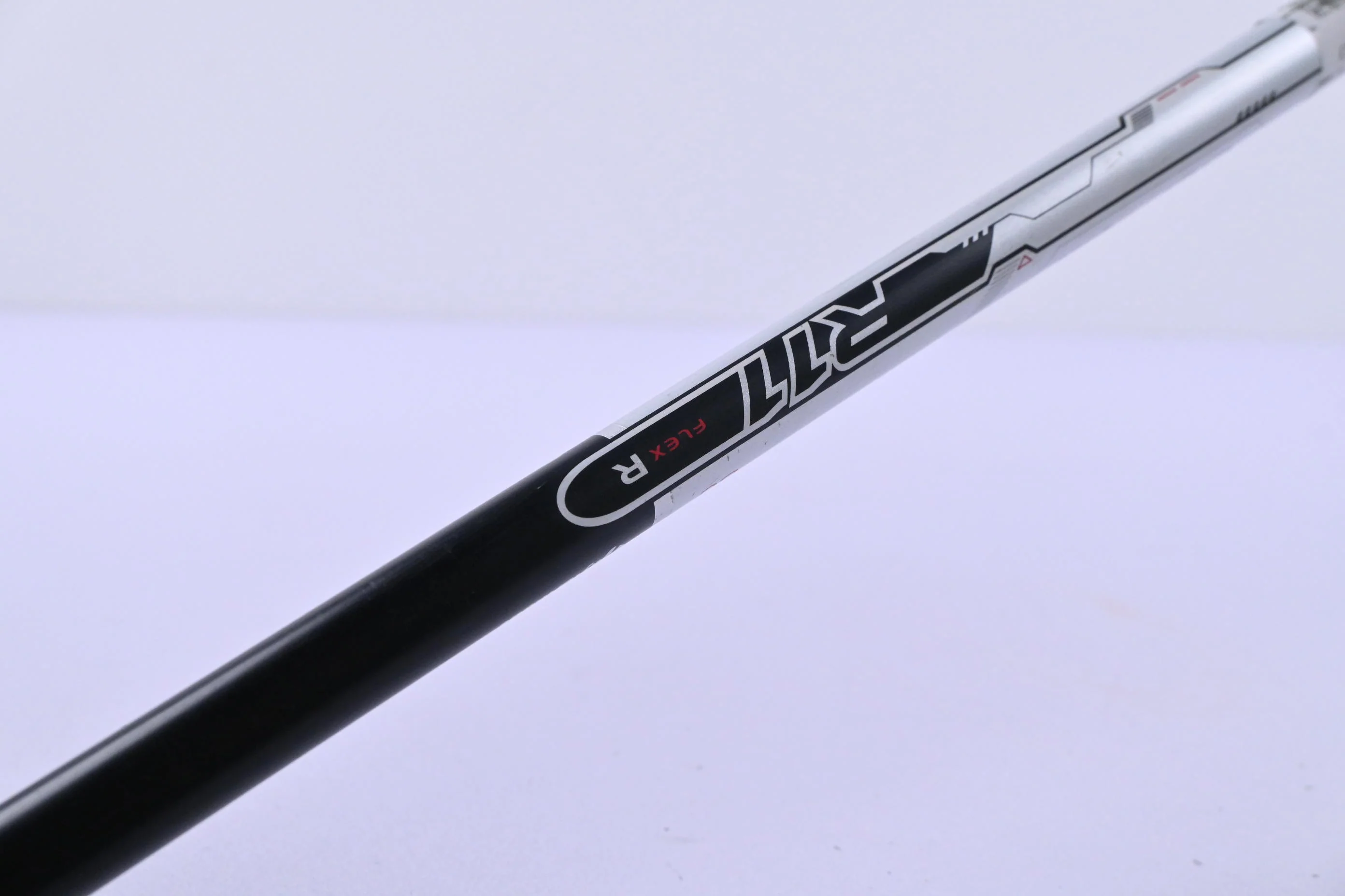 Taylormade R11 Driver / 10.5 Degree / Regular Flex Fujikura Blur 60 Shaft - Image 6