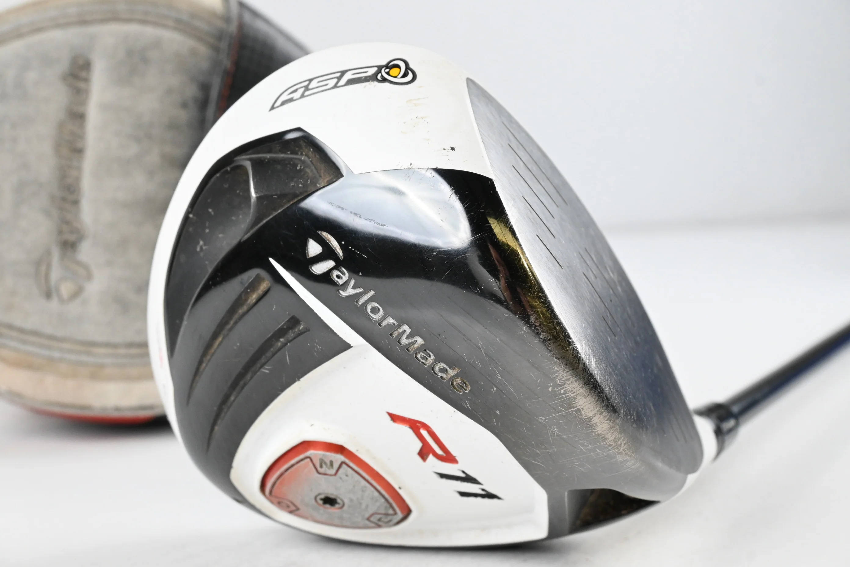 Taylormade R11 Driver / 9 Degree / Stiff Flex Fujikura Blur 60 Shaft