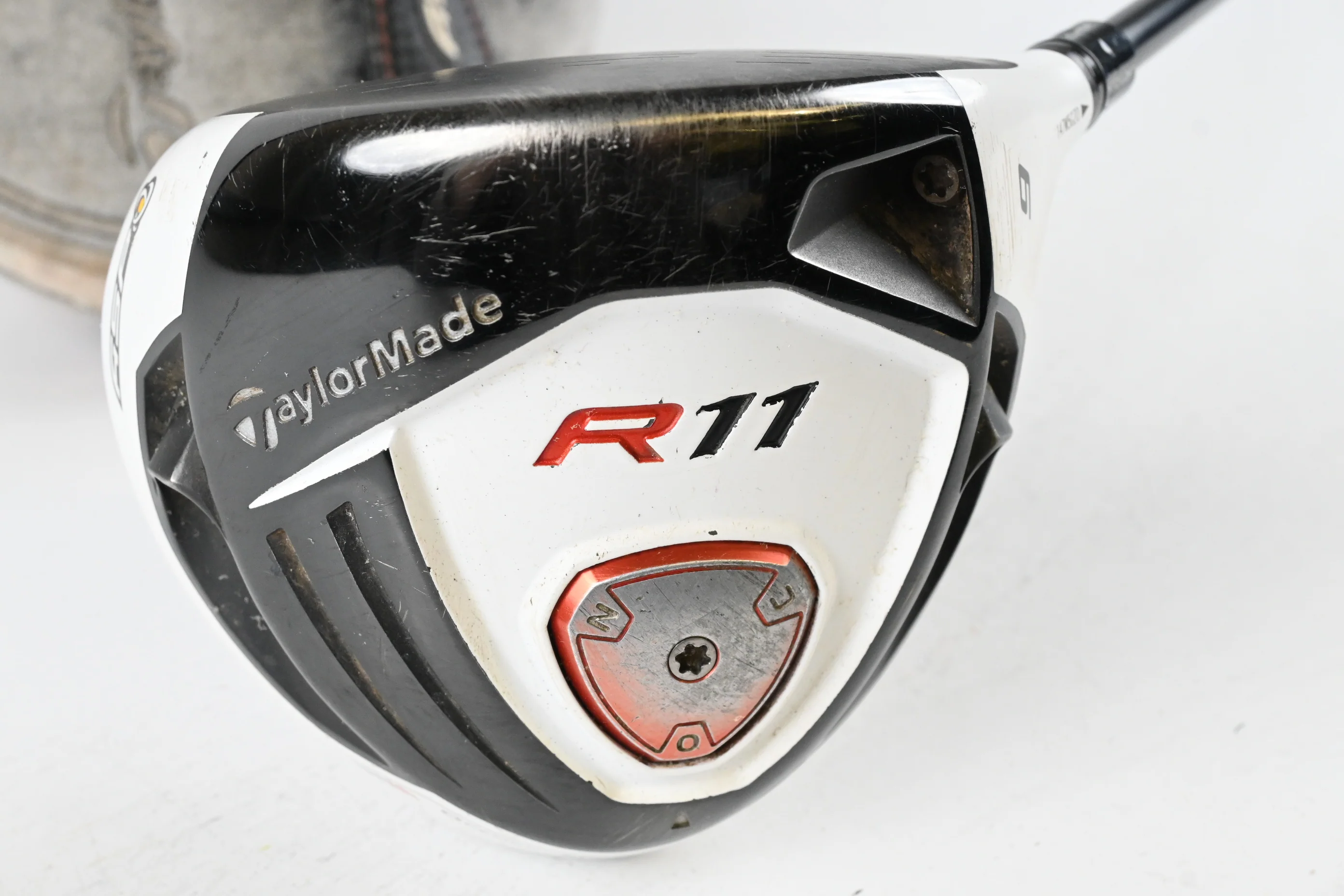 Taylormade R11 Driver / 9 Degree / Stiff Flex Fujikura Blur 60 Shaft - Image 2