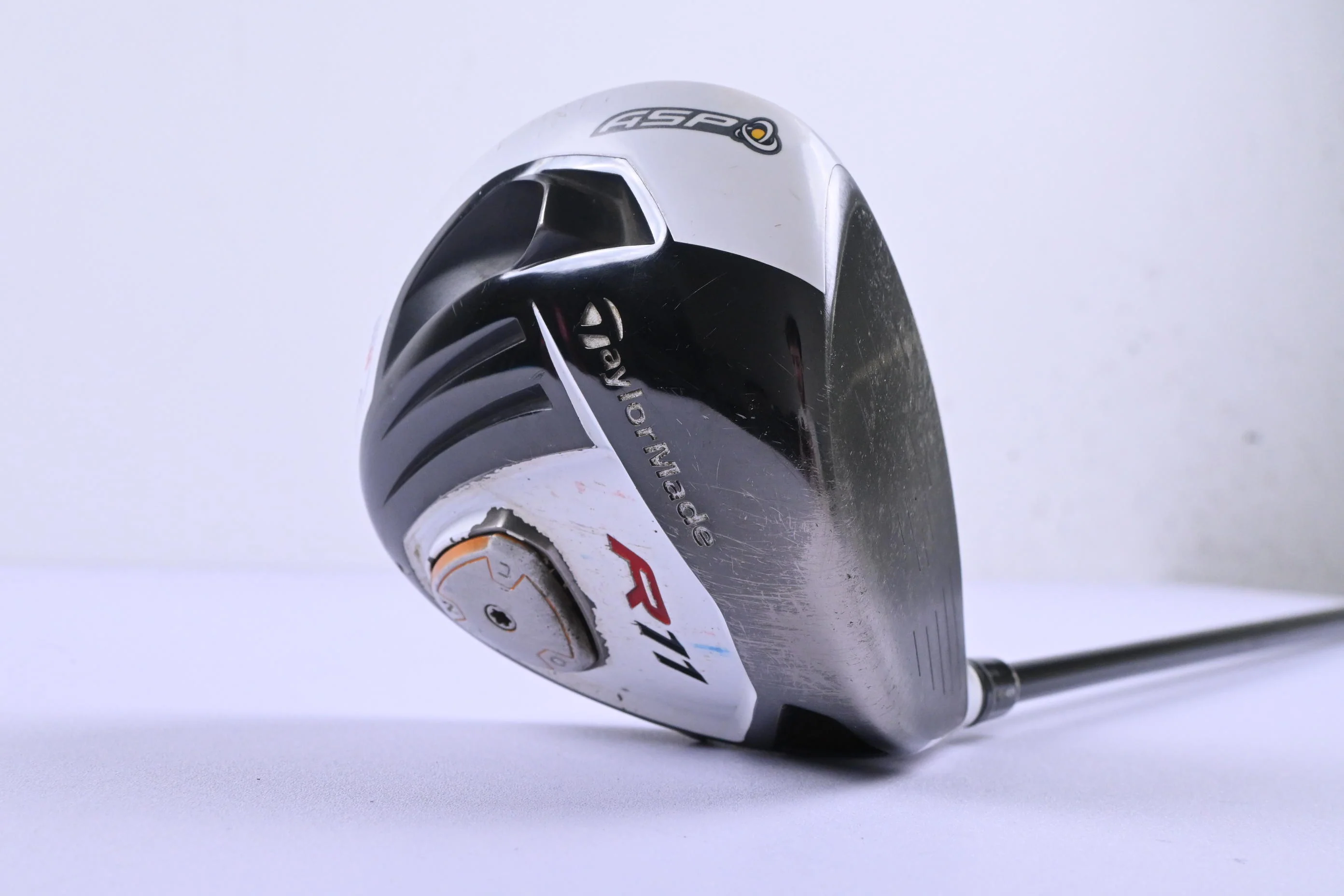 Taylormade R11 Driver / 9 Degree / Regular Flex Fujikura Blur R11 60 Shaft