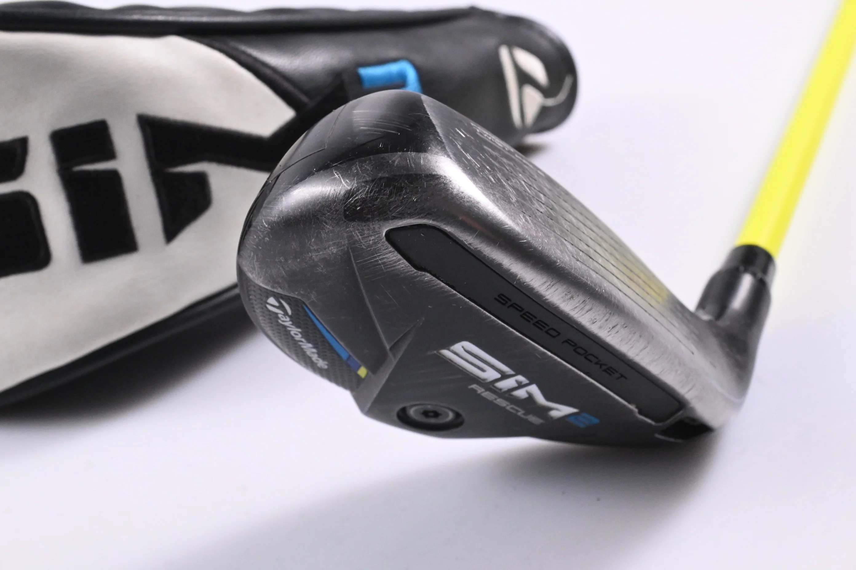 Taylormade SIM2 #4 Hybrid / 22 Degree / Stiff Flex UST Proforce V2 Yellow 85 F4