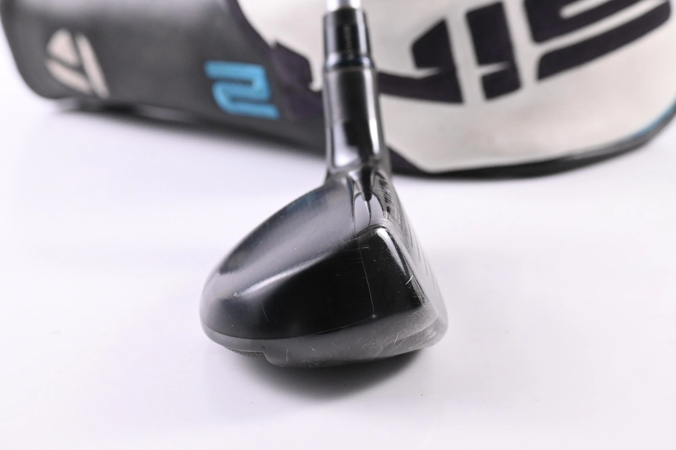 Taylormade SIM2 #4 Hybrid / 22 Degree / Senior Flex Fujikura Vista Pro 50 Shaft - Image 3