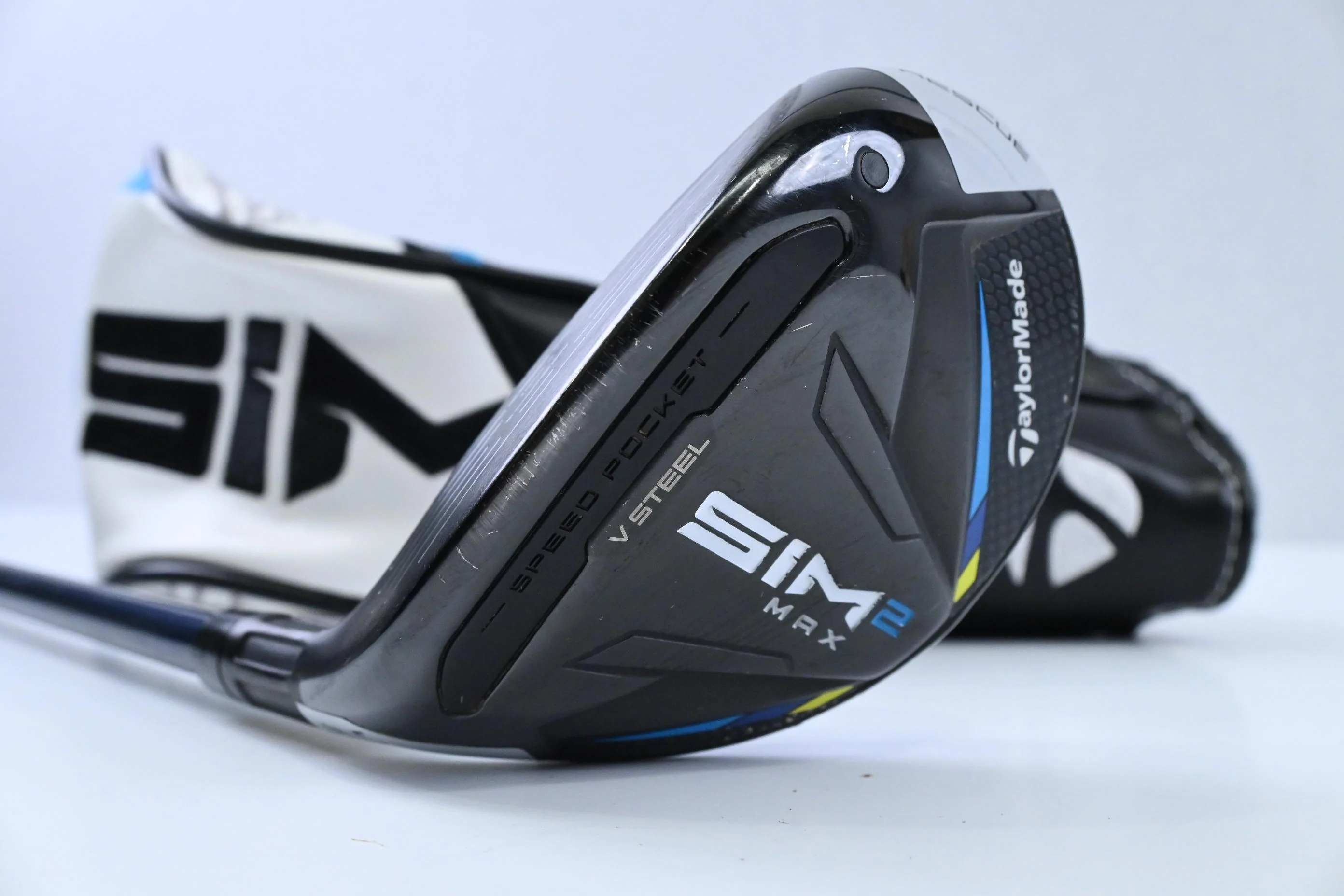 Left Hand Taylormade SIM2 Max #4 Hybrid / 22 Degree / Regular Flex Ventus Blue 6