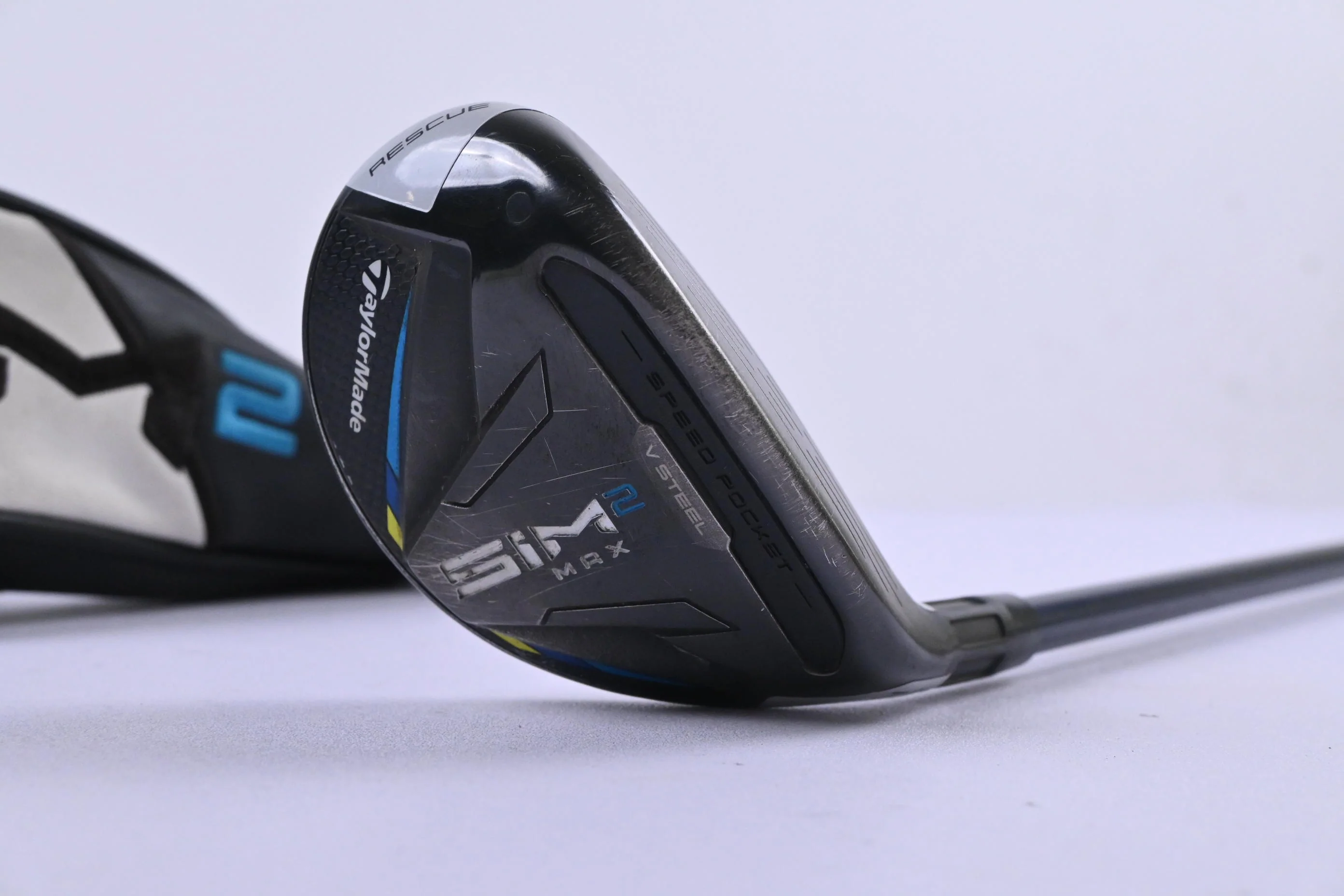 Taylormade SIM2 Max #4 Hybrid / 22 Degree / Stiff Flex Fujikura Ventus Blue 7