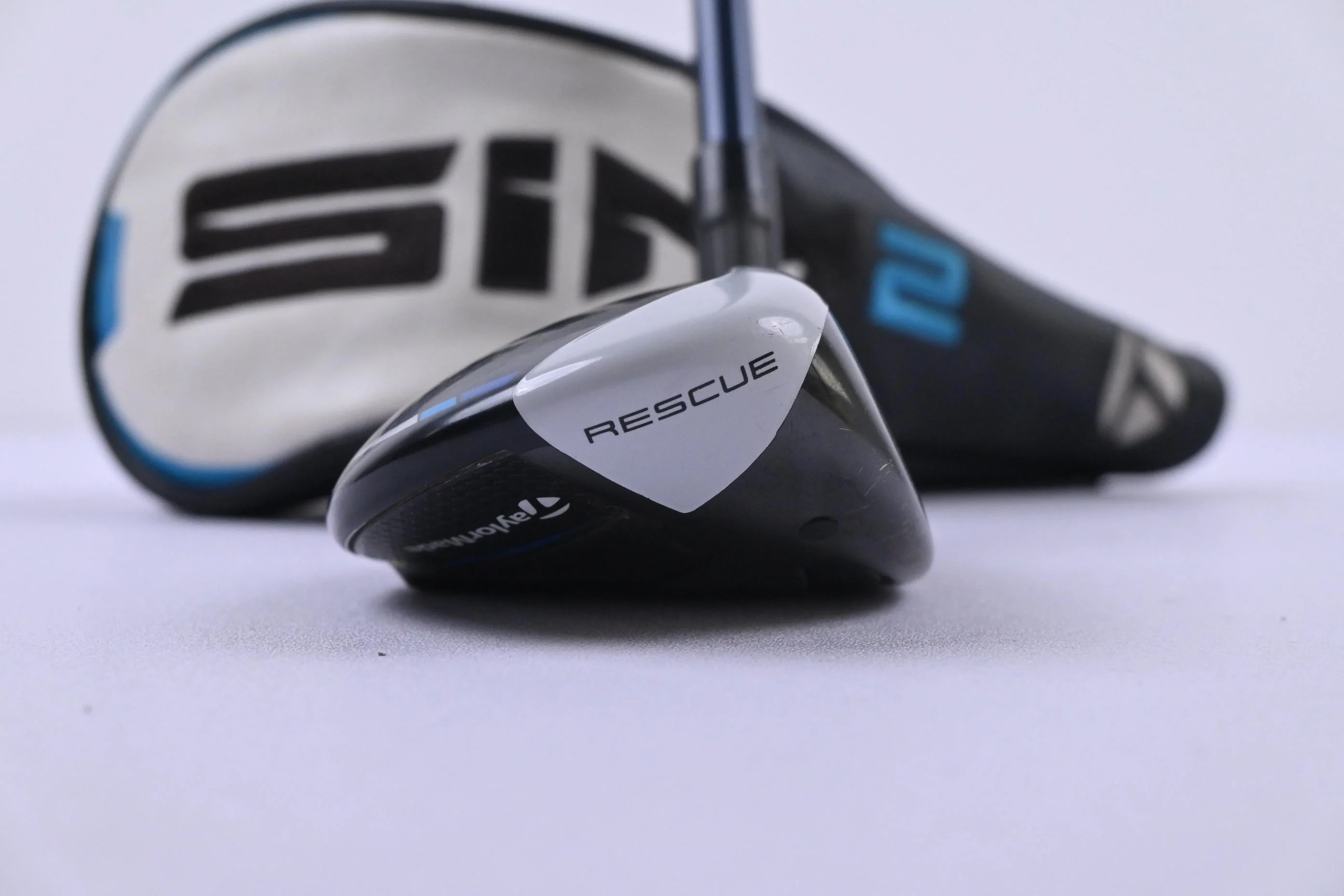 Taylormade SIM2 Max #4 Hybrid / 22 Degree / Stiff Flex Fujikura Ventus Blue 7 - Image 3