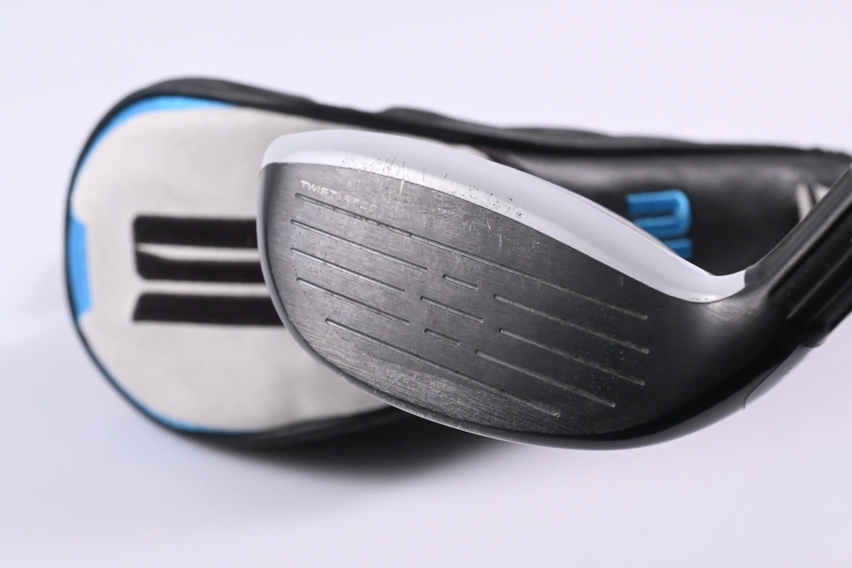 Taylormade SIM2 Max #3 Hybrid / 19 Degree / Regular Flex Fujikura Ventus Blue 6 - Image 4
