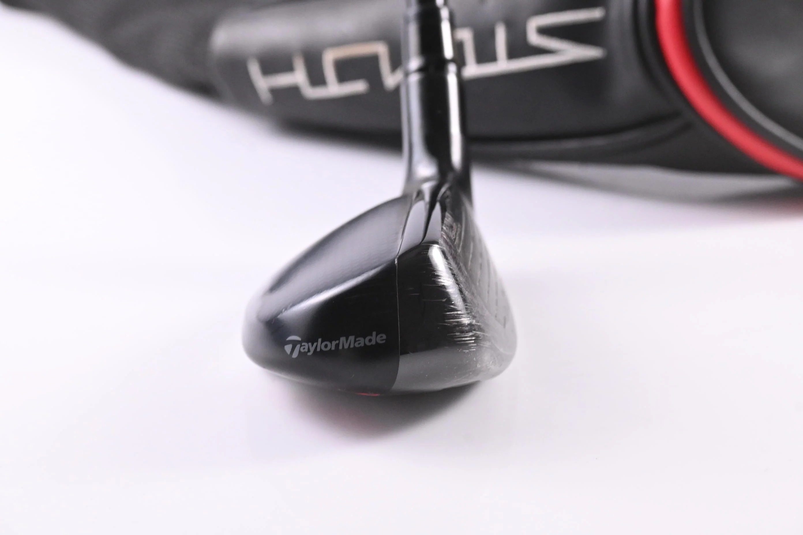 Taylormade Stealth Plus #4 Hybrid / 22 Degree / Regular Flex HZRDUS Smoke Red 70 - Image 3