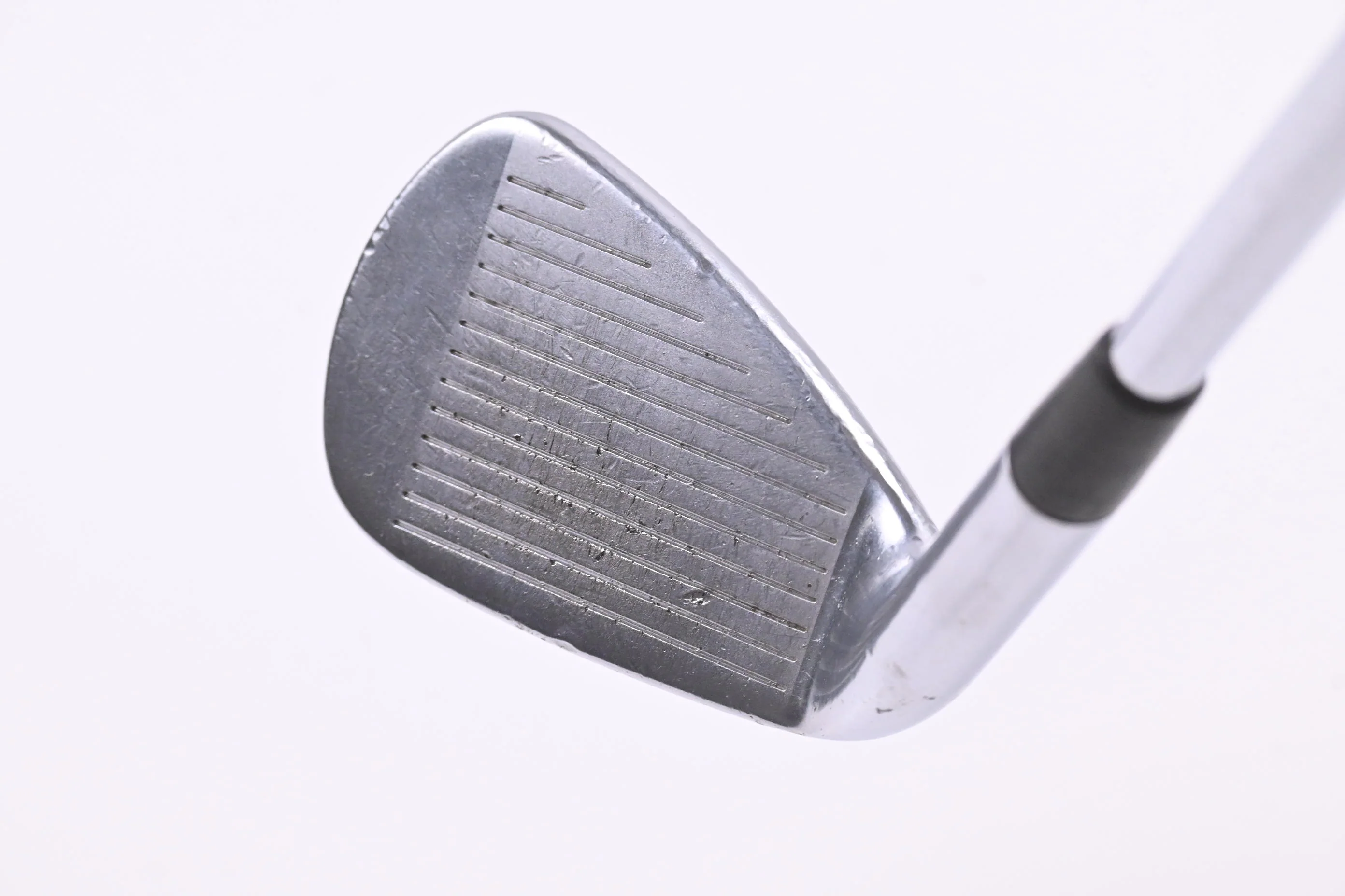 Titleist 714 AP2 Pitching Wedge / 46 Degree / Stiff Flex Dynamic Gold S300 Shaft - Image 2
