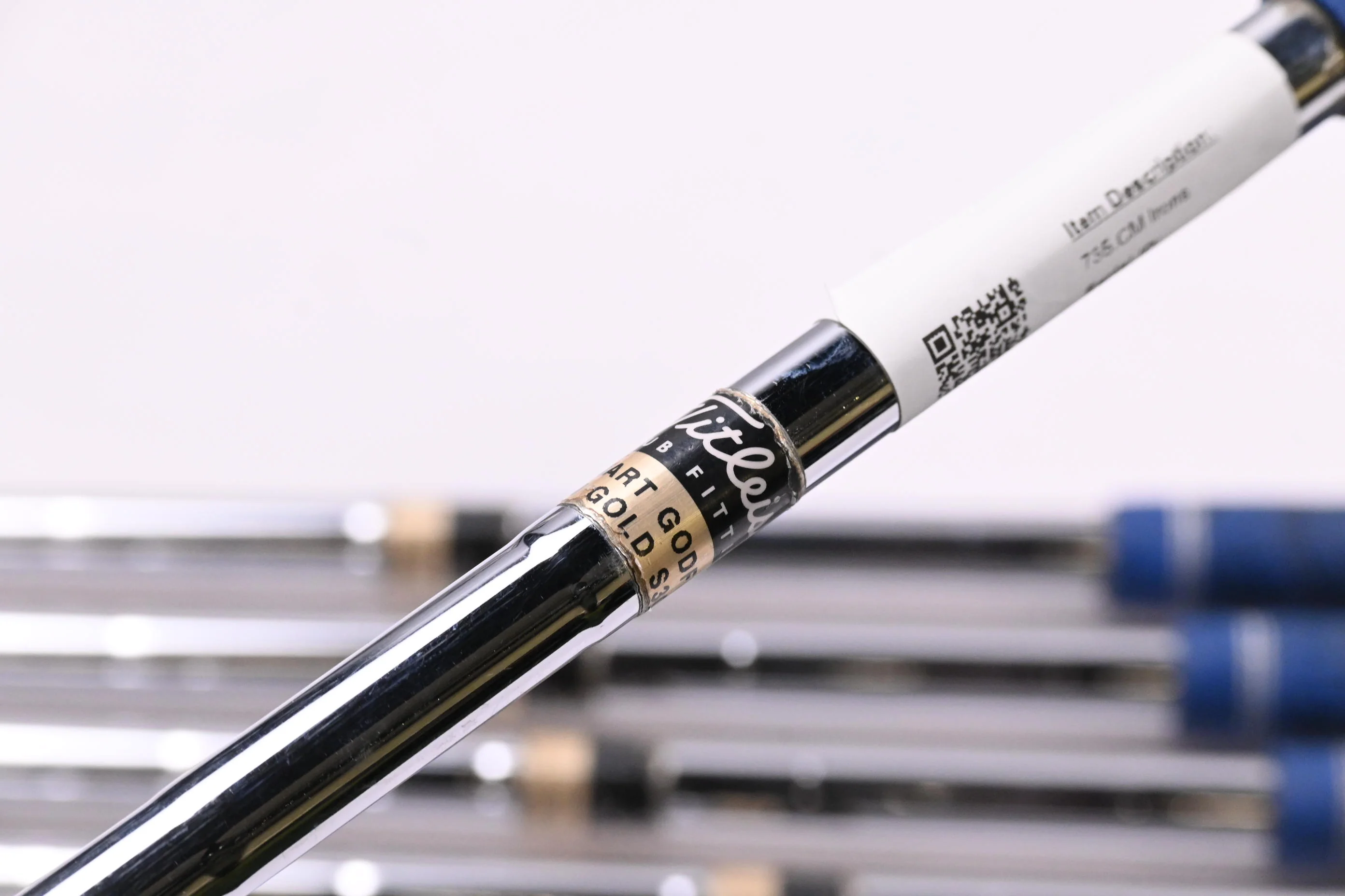 Titleist 735.CM Irons / 3-9i / Stiff Flex Dynamic Gold S300 Shafts - Image 5