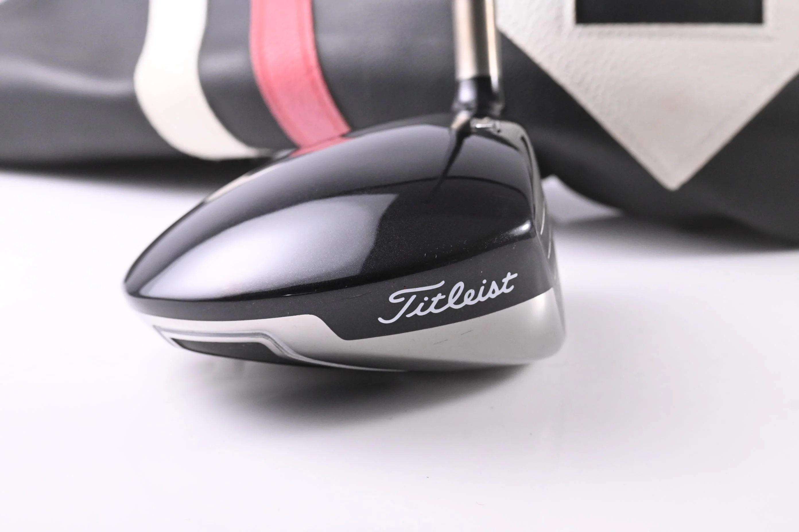 Titleist 909 D2 Driver / 8.5 Degree / Regular Flex Tour AD YSQ ST 65 Shaft - Image 3