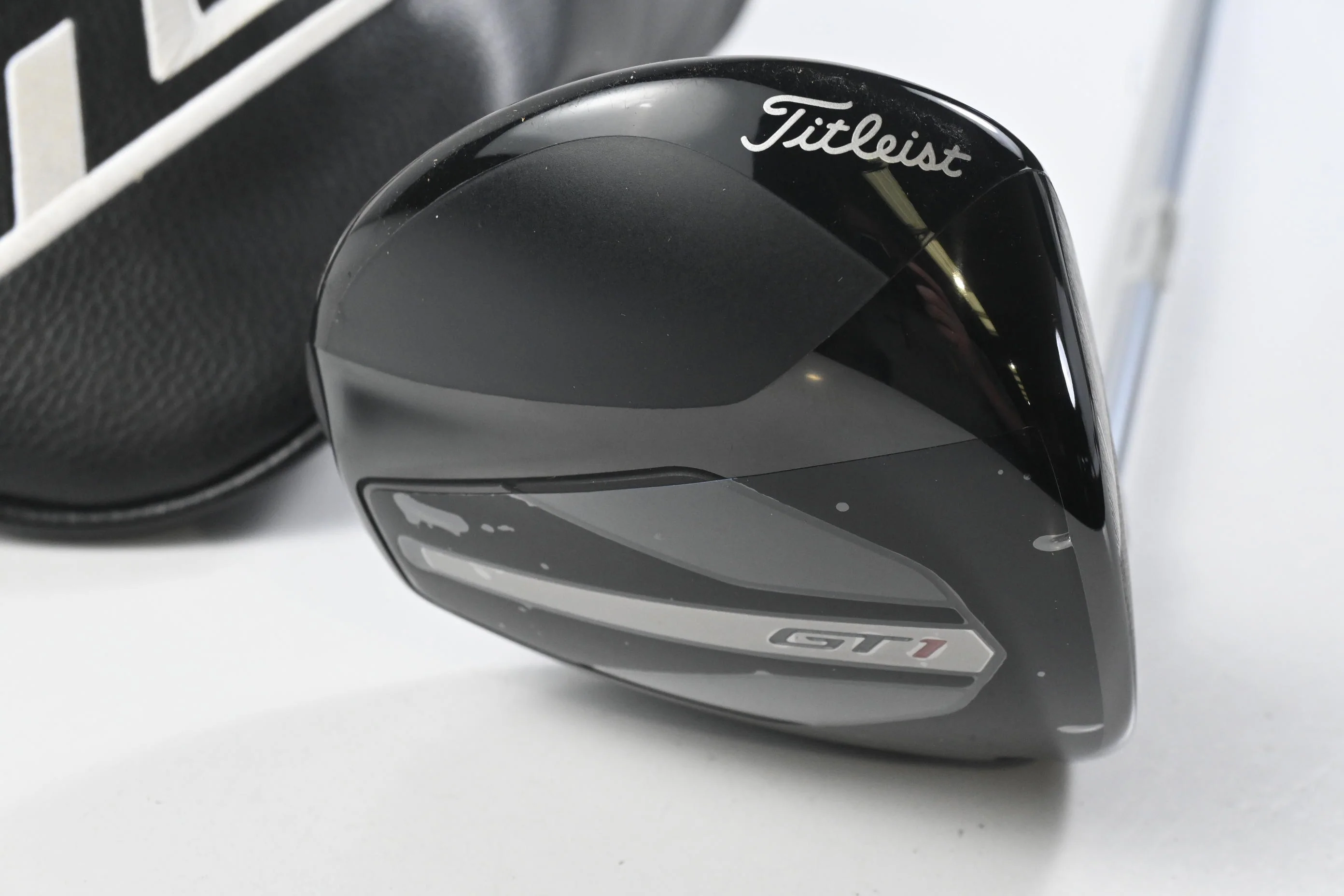 Titleist GT1 Driver / 10 Degree / Regular Flex Fujikura Airspeeder 40 Shaft
