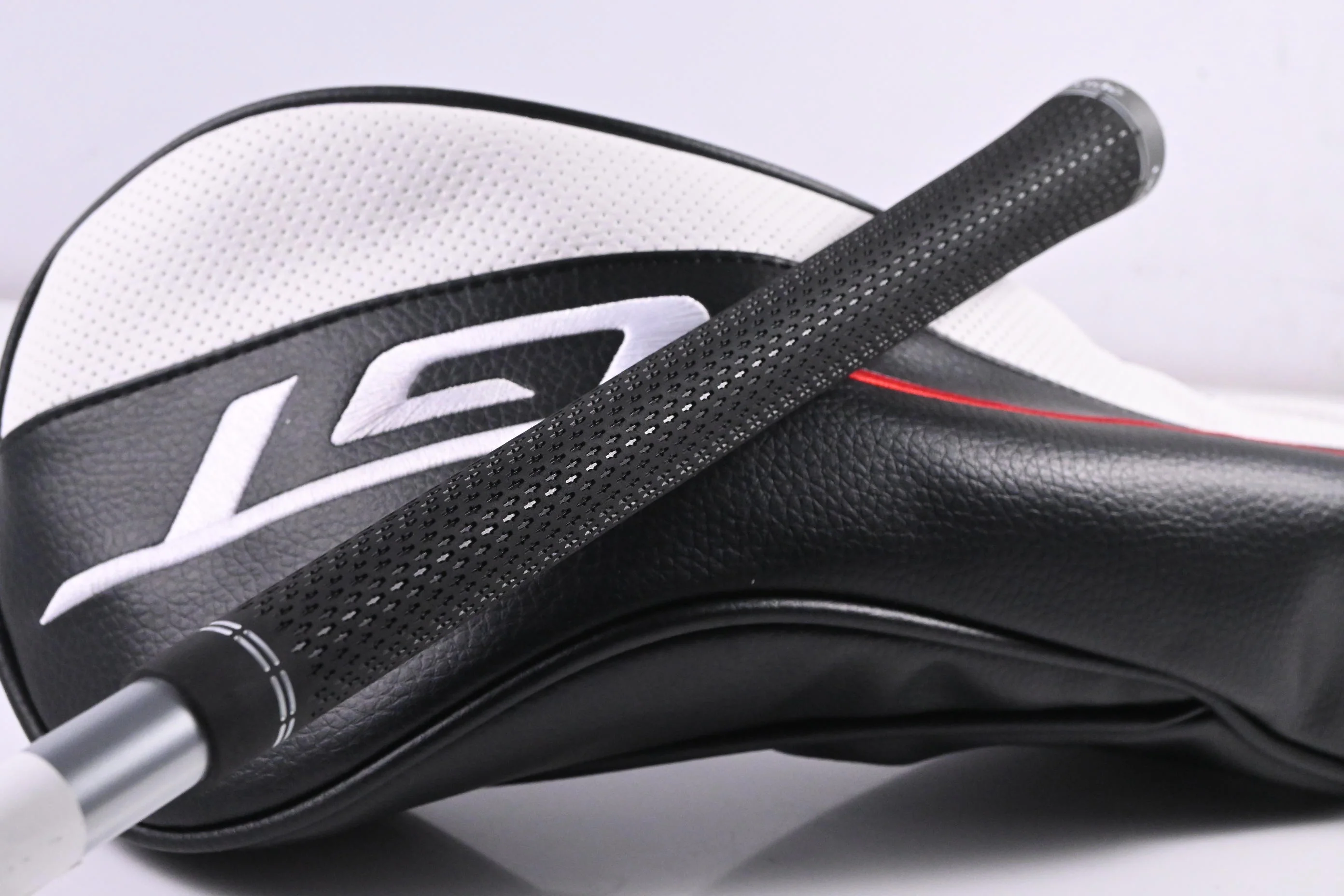 Left Hand Titleist GT2 Driver / 10 Degree /Regular Flex Fujikura Airspeeder 40 Shaft - Image 8