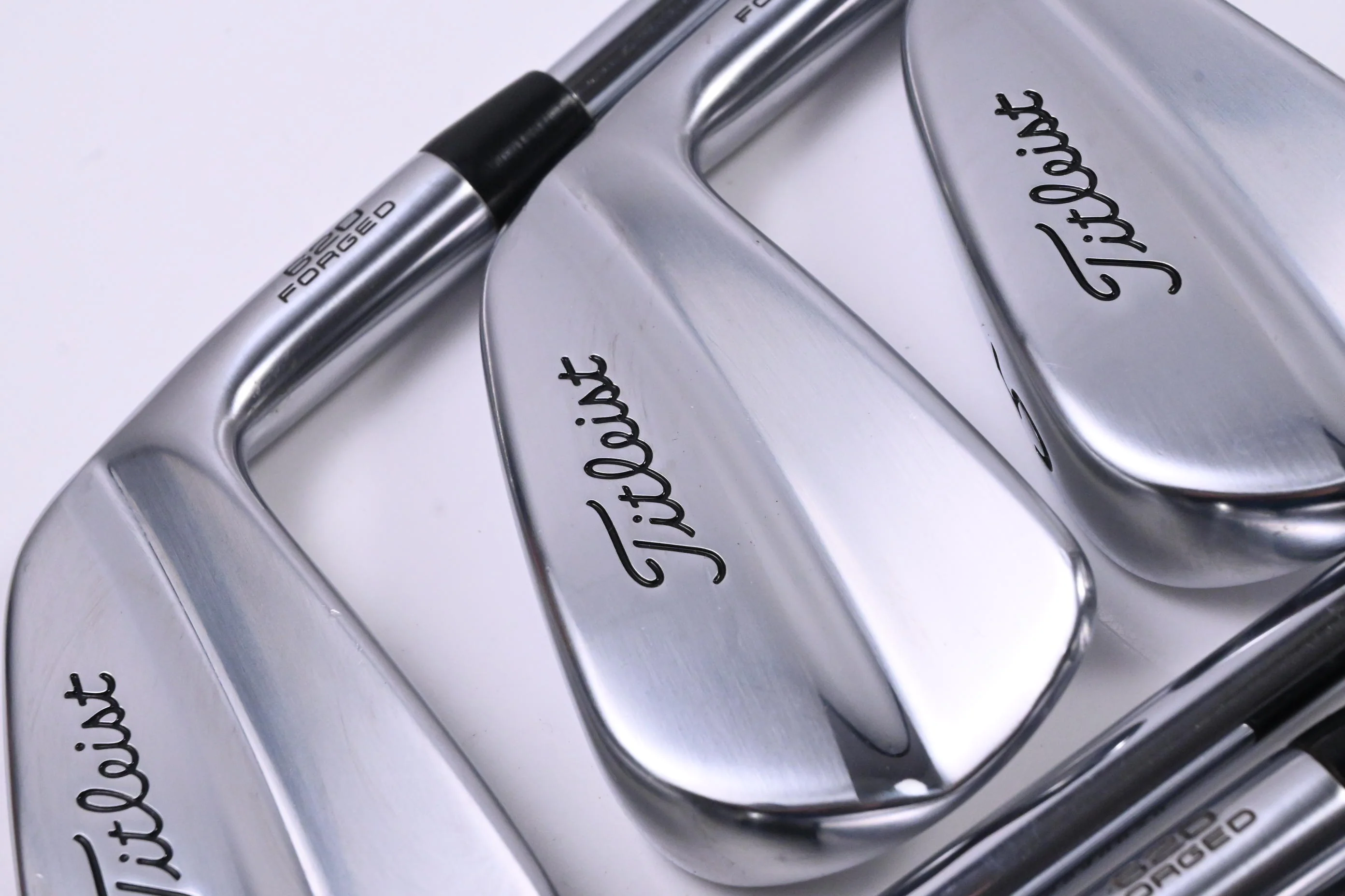 Titleist MB 620 Irons / 3-9i / Stiff Flex AMT Black S300 Shafts