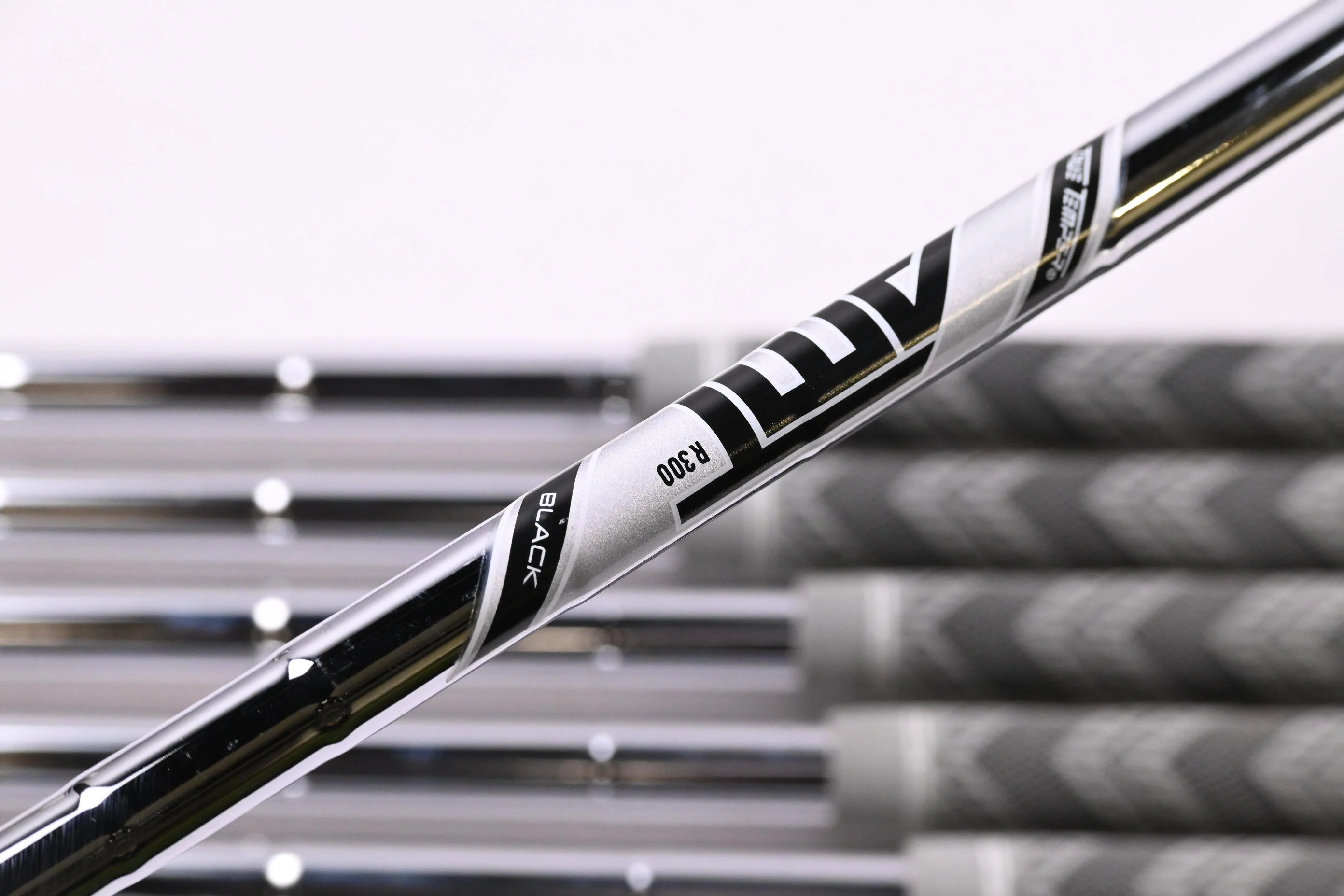 Titleist T200 2019 Irons / 5-PW+48° / Regular Flex AMT Black R300 Shafts - Image 5