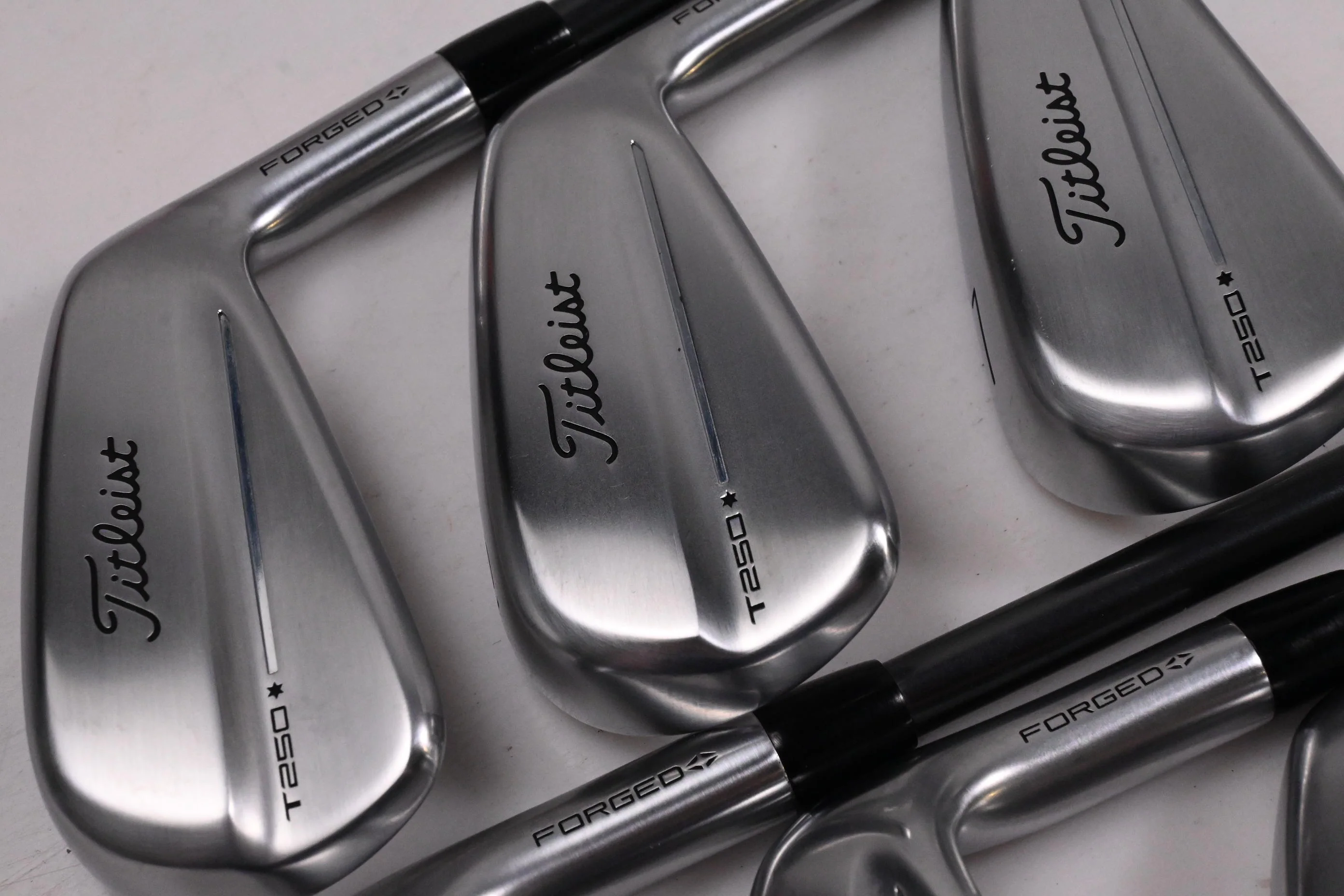 Titleist T250* 2025 Irons / 5-PW+52° / Regular Flex MMT AMC Red 65 Shafts