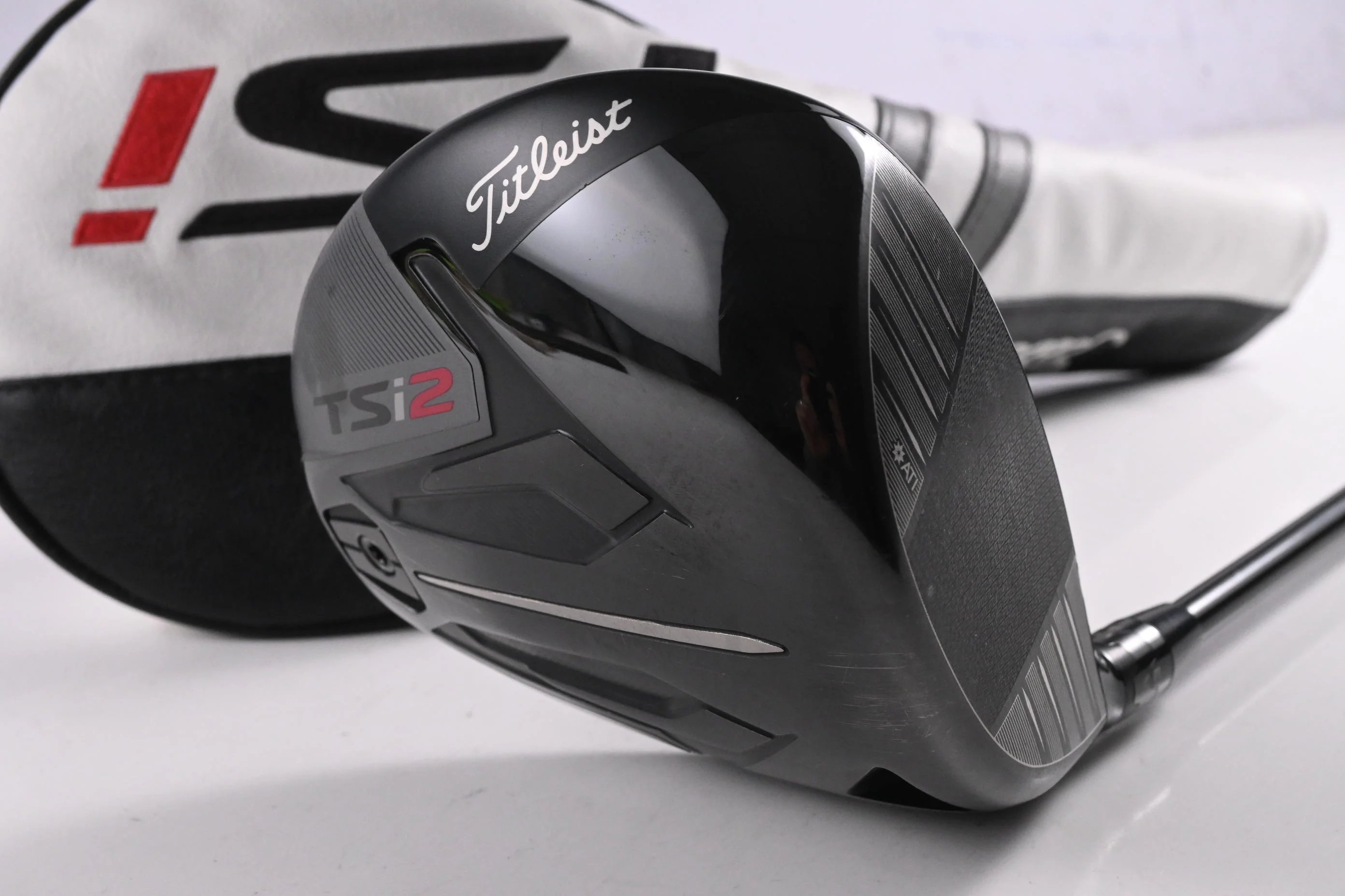 Titleist TSi2 Driver / 10 Degree / X-Flex HZRDUS Smoke RDX Black 70 Shaft