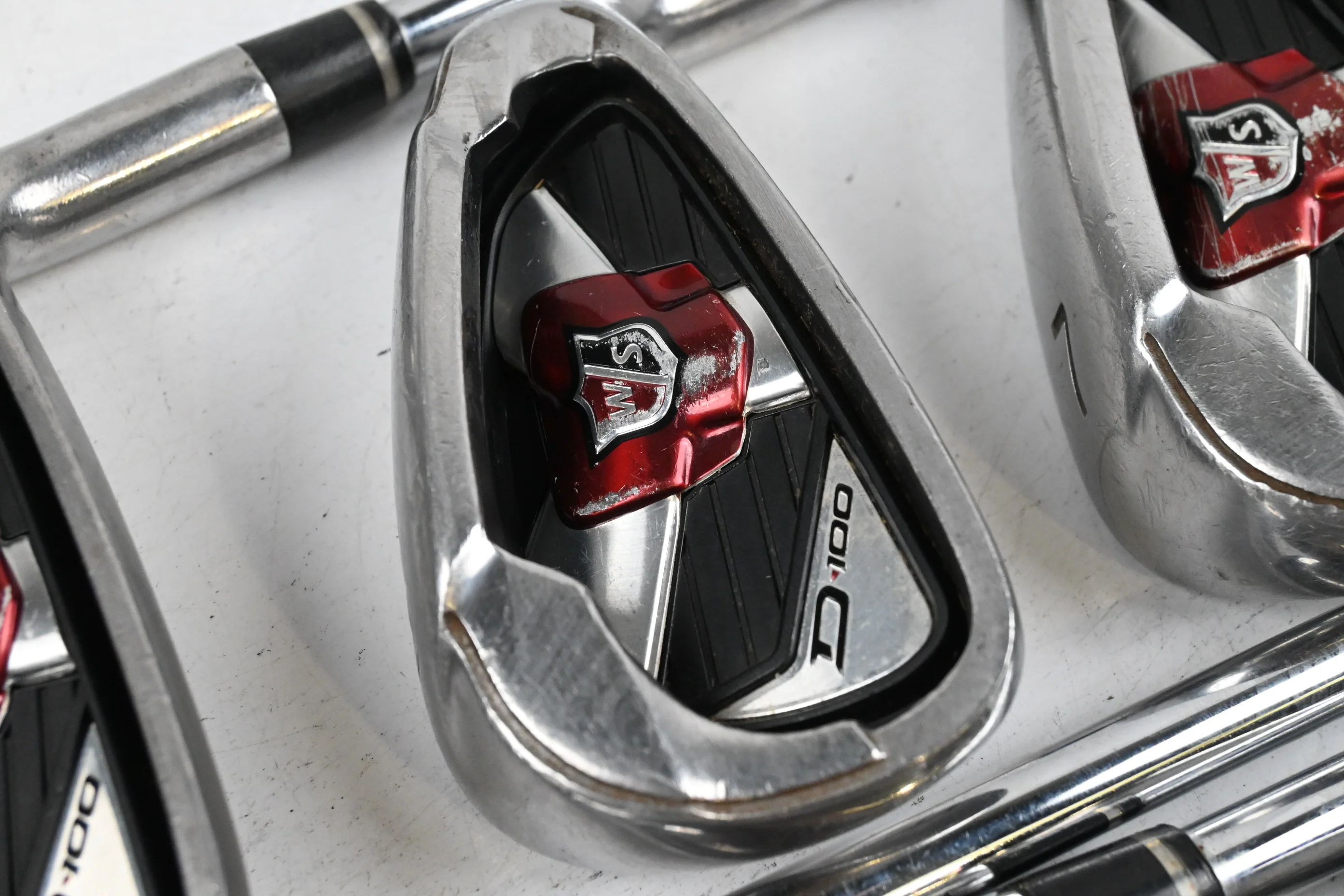 Wilson D100 Irons / 5-PW+SW / Uniflex Steel Shafts